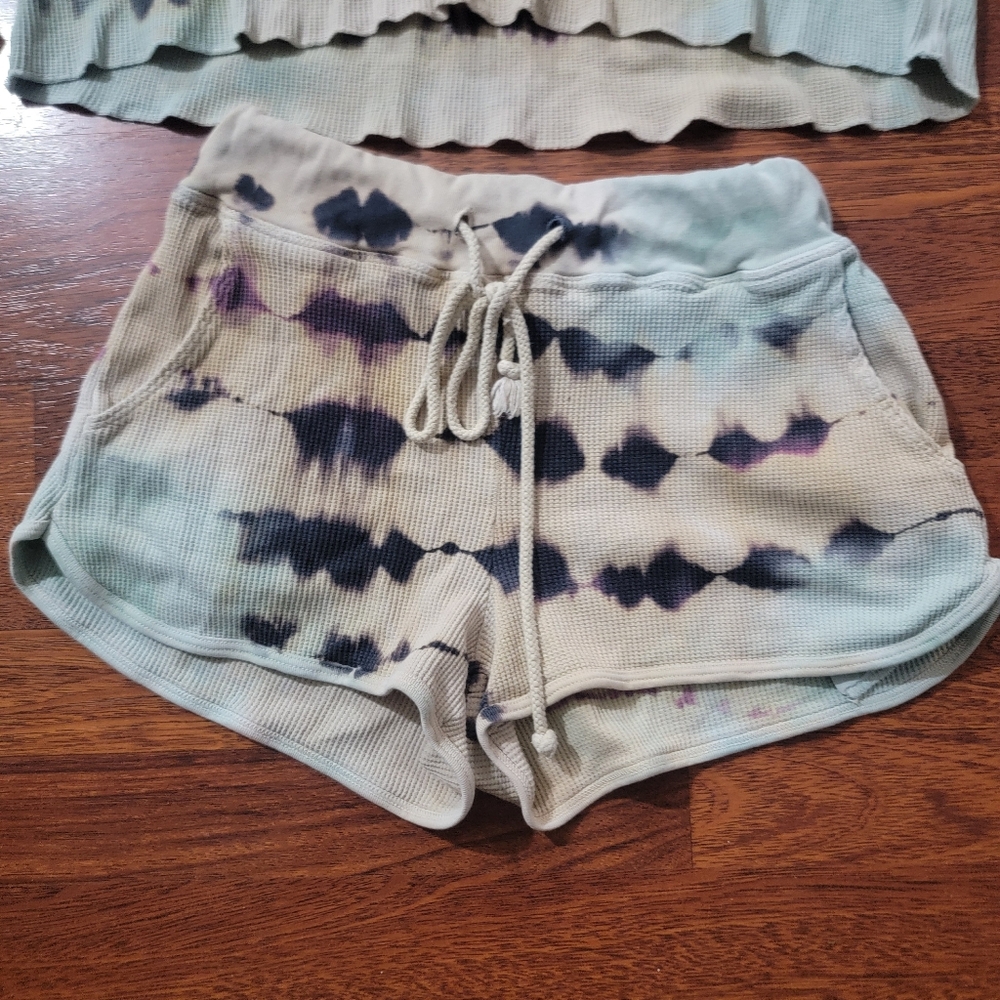 Rare Free People Revolve Daydreamer Tie-Dye Henley Top and Shorts Set Suze Xs - Picture 4 of 10